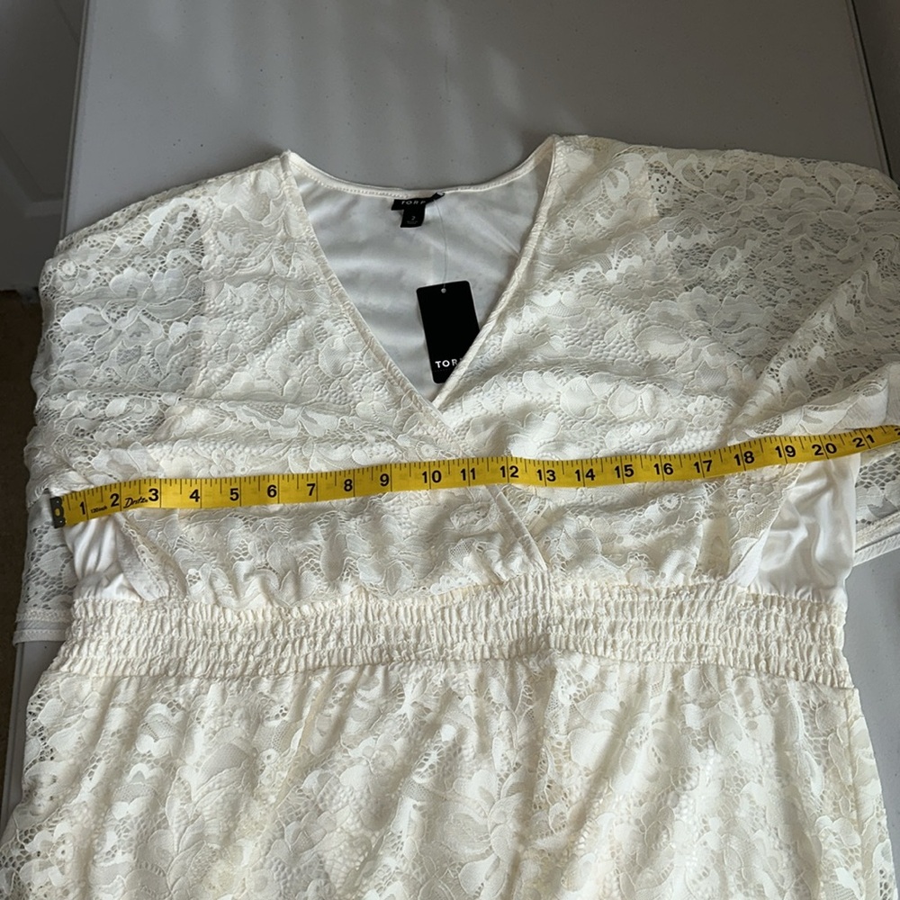 NWT TORRID Cream Lace V-Neck Romper Size 2. - Picture 9 of 16
